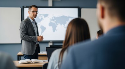 DOCÊNCIA NO ENSINO DE HISTÓRIA E GEOGRAFIA