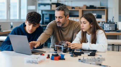 APRENDIZAGEM INOVADORA, CRIATIVA E CULTURA MAKER